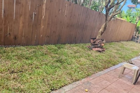 House in Miami, Florida 4 bedrooms, 179.21 sq.m. № 1979022 - photo 14