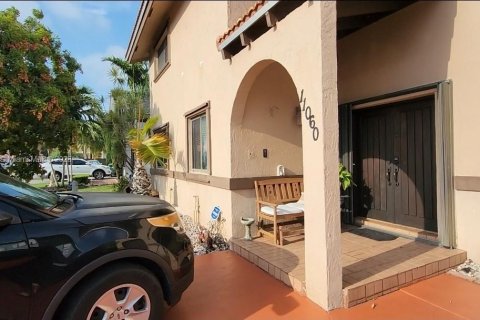 House in Miami, Florida 4 bedrooms, 179.21 sq.m. № 1979022 - photo 2