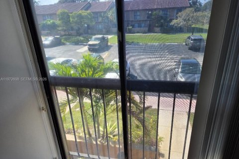 Touwnhouse à louer à Hollywood, Floride: 3 chambres, 176.51 m2 № 2042904 - photo 13