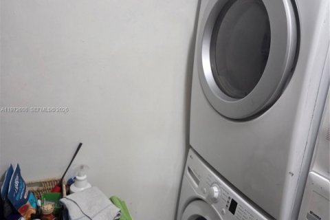 Touwnhouse à louer à Hollywood, Floride: 3 chambres, 176.51 m2 № 2042904 - photo 16