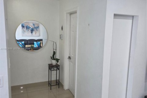 Touwnhouse à louer à Hollywood, Floride: 3 chambres, 176.51 m2 № 2042904 - photo 4