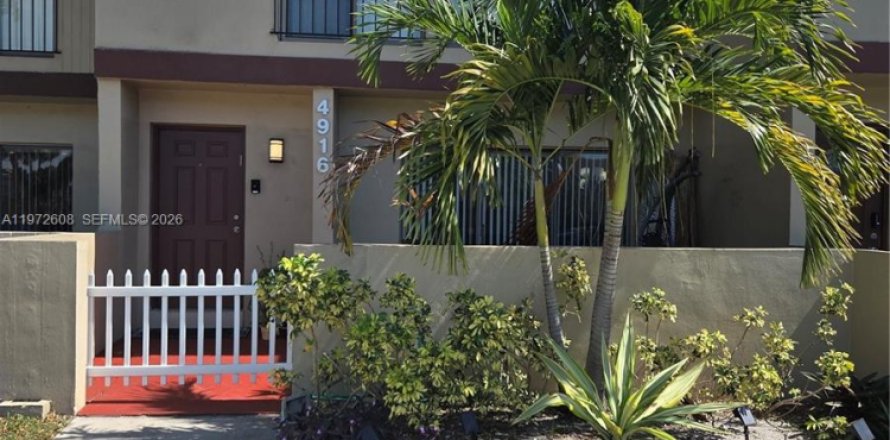 Touwnhouse à Hollywood, Floride 3 chambres, 176.51 m2 № 2042904