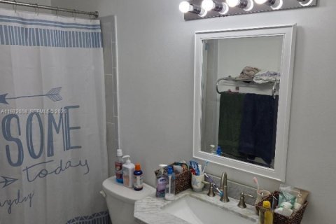 Touwnhouse à louer à Hollywood, Floride: 3 chambres, 176.51 m2 № 2042904 - photo 12