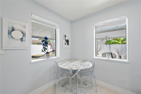 House in Hollywood, Florida 3 bedrooms, 157.93 sq.m. № 1492284 - photo 25