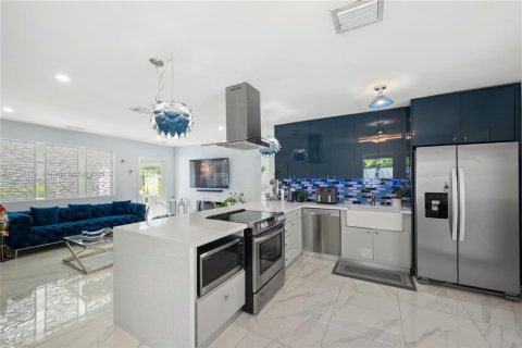 House in Hollywood, Florida 3 bedrooms, 157.93 sq.m. № 1492284 - photo 24