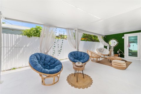 House in Hollywood, Florida 3 bedrooms, 157.93 sq.m. № 1492284 - photo 12