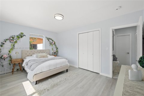 House in Hollywood, Florida 3 bedrooms, 157.93 sq.m. № 1492284 - photo 7
