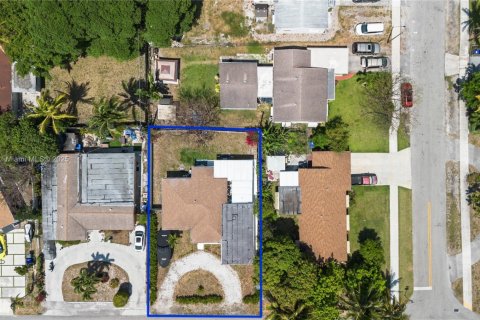 House in Hollywood, Florida 3 bedrooms, 157.93 sq.m. № 1492284 - photo 15
