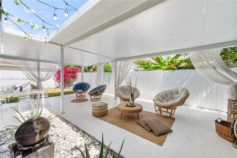 House in Hollywood, Florida 3 bedrooms, 157.93 sq.m. № 1492284 - photo 13