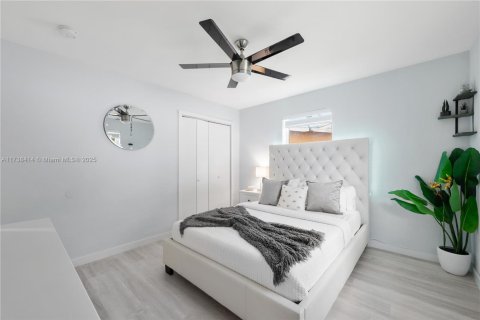 House in Hollywood, Florida 3 bedrooms, 157.93 sq.m. № 1492284 - photo 3