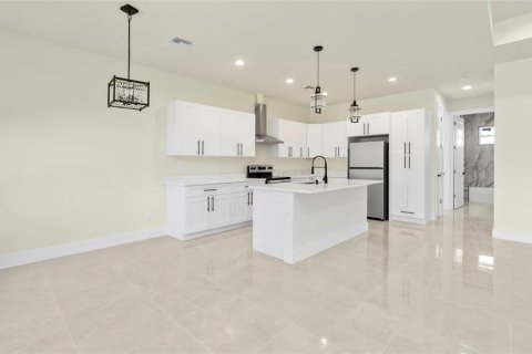 House in Punta Gorda, Florida 3 bedrooms, 146.88 sq.m. № 2113367 - photo 8