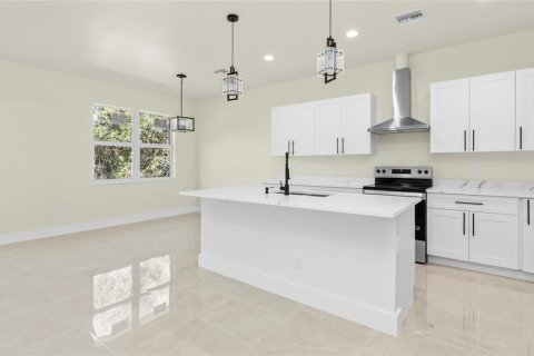 House in Punta Gorda, Florida 3 bedrooms, 146.88 sq.m. № 2113367 - photo 13