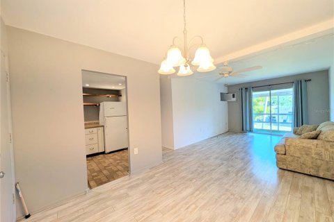 Condo in Bradenton, Florida, 1 bedroom № 2212726 - photo 5