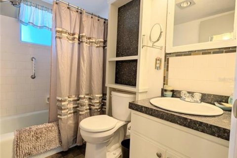 Condo in Bradenton, Florida, 1 bedroom № 2212726 - photo 10