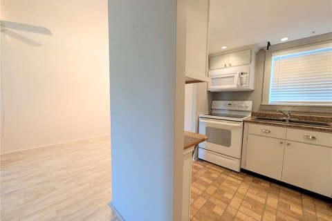 Condo in Bradenton, Florida, 1 bedroom № 2212726 - photo 15