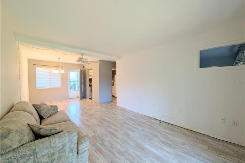Condo in Bradenton, Florida, 1 bedroom № 2212726 - photo 3