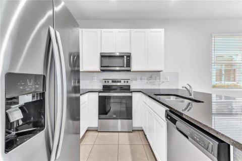Touwnhouse à vendre à Kissimmee, Floride: 3 chambres, 148.83 m2 № 2124745 - photo 6