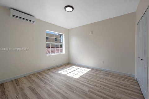 Commercial property in Miami, Florida 459.68 sq.m. № 2075470 - photo 6