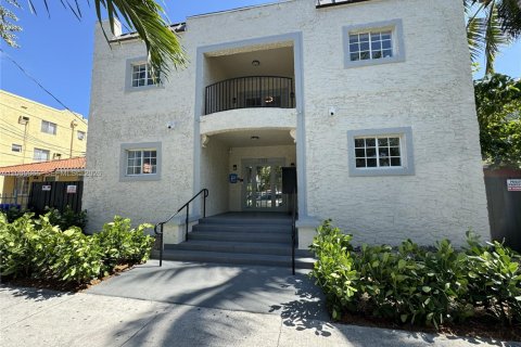 Commercial property in Miami, Florida 459.68 sq.m. № 2075470