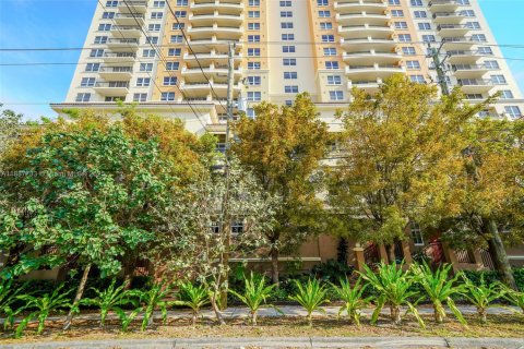 Touwnhouse à vendre à Miami, Floride: 2 chambres, 148.18 m2 № 1941902 - photo 2