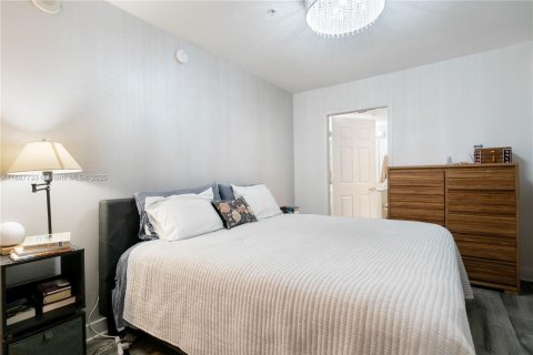 Touwnhouse à vendre à Miami, Floride: 2 chambres, 148.18 m2 № 1941902 - photo 11