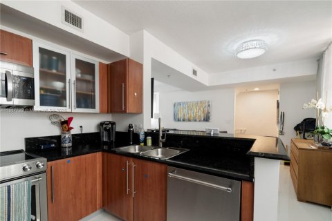 Touwnhouse à vendre à Miami, Floride: 2 chambres, 148.18 m2 № 1941902 - photo 6