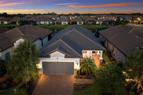 House in Palmetto, Florida 3 bedrooms, 176.14 sq.m. № 2342026
