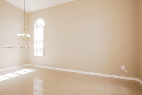 House in Miami, Florida 3 bedrooms, 233.28 sq.m. № 2083664 - photo 8