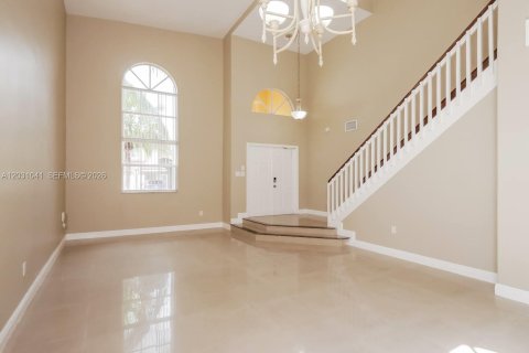 House in Miami, Florida 3 bedrooms, 233.28 sq.m. № 2083664 - photo 16