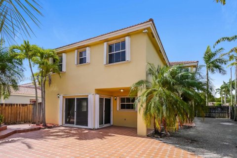 House in Miami, Florida 3 bedrooms, 233.28 sq.m. № 2083664 - photo 17