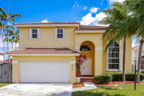 House in Miami, Florida 3 bedrooms, 233.28 sq.m. № 2083664