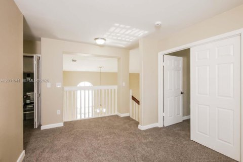 House in Miami, Florida 3 bedrooms, 233.28 sq.m. № 2083664 - photo 13