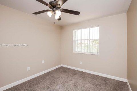 House in Miami, Florida 3 bedrooms, 233.28 sq.m. № 2083664 - photo 7