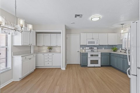 Casa en venta en The Villages, Florida, 2 dormitorios, 156.63 m2 № 1852762 - foto 7