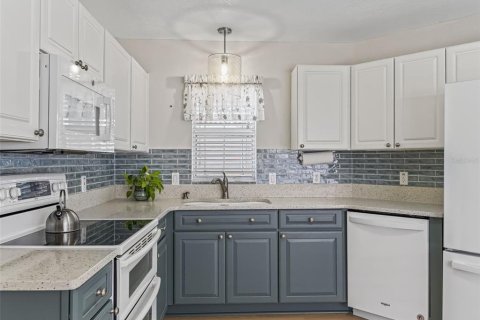 Casa en venta en The Villages, Florida, 2 dormitorios, 156.63 m2 № 1852762 - foto 8