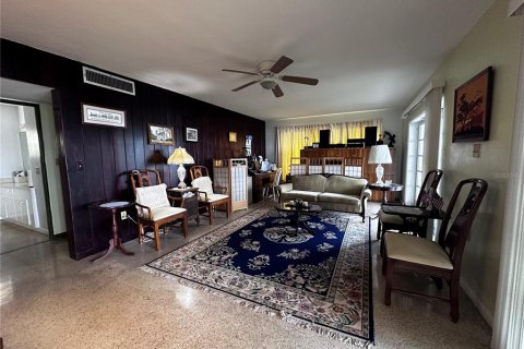 House in Merrit Island, Florida 4 bedrooms, 228.91 sq.m. № 1575310 - photo 25