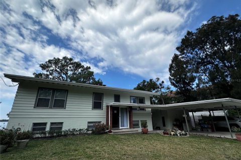 House in Merrit Island, Florida 4 bedrooms, 228.91 sq.m. № 1575310 - photo 4