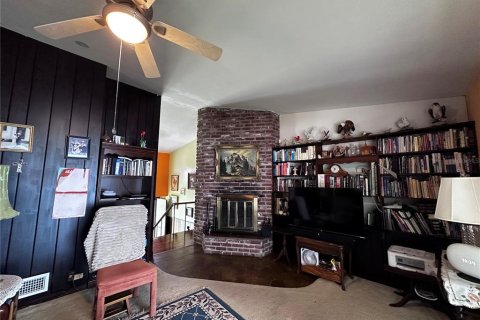 House in Merrit Island, Florida 4 bedrooms, 228.91 sq.m. № 1575310 - photo 17