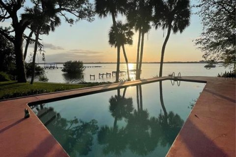 House in Merrit Island, Florida 4 bedrooms, 228.91 sq.m. № 1575310 - photo 2