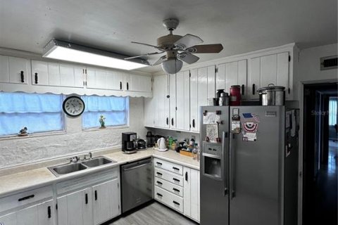 House in Merrit Island, Florida 4 bedrooms, 228.91 sq.m. № 1575310 - photo 29
