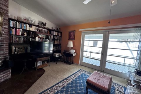 House in Merrit Island, Florida 4 bedrooms, 228.91 sq.m. № 1575310 - photo 18