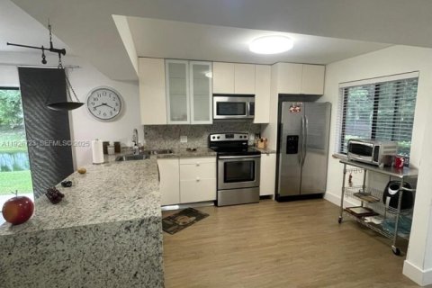 Copropriété à vendre à Weston, Floride: 2 chambres, 114.36 m2 № 1990265 - photo 6