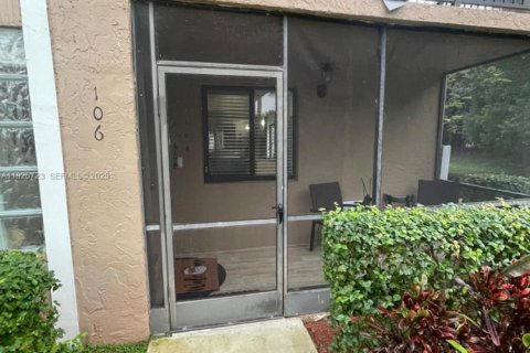 Copropriété à vendre à Weston, Floride: 2 chambres, 114.36 m2 № 1990265 - photo 2