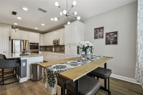 House in Wesley Chapel, Florida 4 bedrooms, 205.13 sq.m. № 1805190 - photo 14