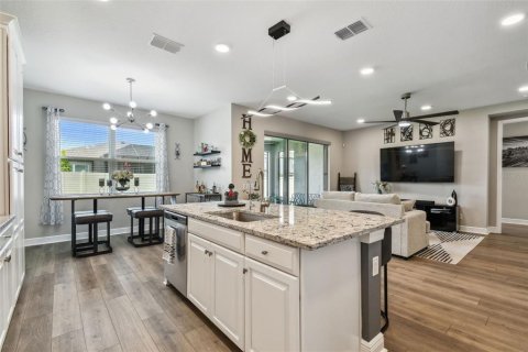 House in Wesley Chapel, Florida 4 bedrooms, 205.13 sq.m. № 1805190 - photo 10