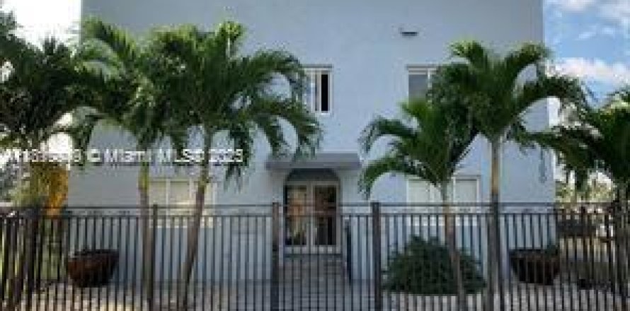 House in Miami, Florida 1 bedroom, 520.25 sq.m. № 1777739