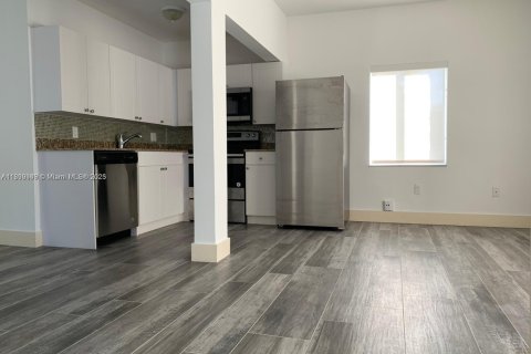 House in Miami, Florida 1 bedroom, 520.25 sq.m. № 1777739 - photo 7