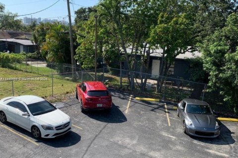 House in Miami, Florida 1 bedroom, 520.25 sq.m. № 1777739 - photo 13