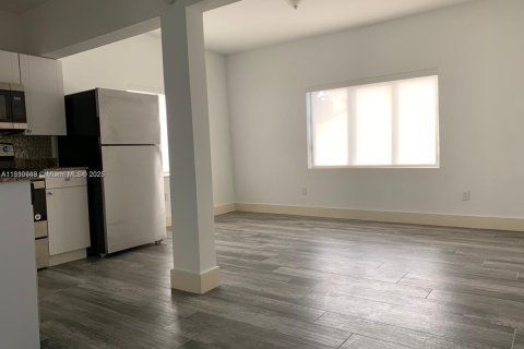 House in Miami, Florida 1 bedroom, 520.25 sq.m. № 1777739 - photo 11