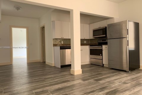 House in Miami, Florida 1 bedroom, 520.25 sq.m. № 1777739 - photo 9